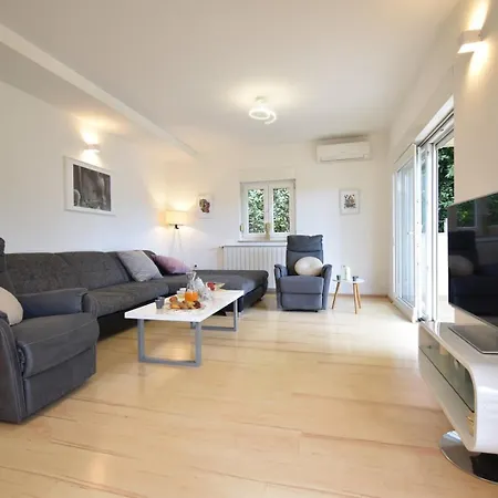 Holiday home House With Garden 