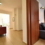Сasa de vacaciones House With Garden 