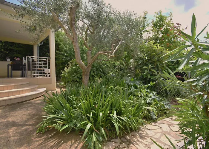 Vikendica House With Garden 
