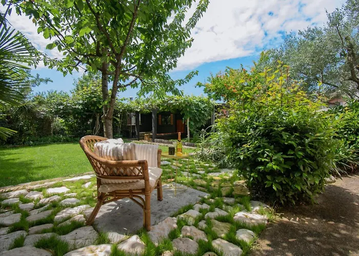 Vikendica House With Garden 